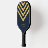 Naam toevoegen Donkerblauw en Faux Gold Chevron Pickleball Paddle (Links)