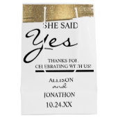 Naam toevoegen Ze zei ja Gold Glitter Verloving Medium Cadeauzakje (Achterkant)