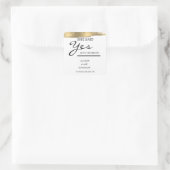 Naam toevoegen Ze zei ja Gold Glitter Verloving Sq Vierkante Sticker (Tas)