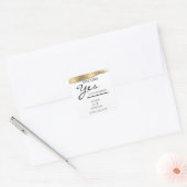 Naam toevoegen Ze zei ja Gold Glitter Verloving Sq Vierkante Sticker (Envelop)
