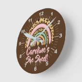 Naam toevoegen: zij heeft de roze regenbooghartsla ronde klok (Hoek)