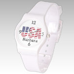 Naam, USA Stars & Stripes Wit Siliconen Strap Horloge<br><div class="desc">Beste prijs! USA vlag stencil ontwerp op dit trendy horloge met een sportieve witte silicium gesp riem en persoonlijke naam. Verander eenvoudig uw naam, vervang deze door initialen of verwijder deze met behulp van de meegeleverde Sjabloon. Een helder en zwart bandhorloge is ook beschikbaar. De print op deze horloges is...</div>