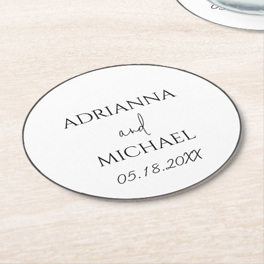 Naam van het bruidspaar en datum wit ronde kartonnen onderzetter (Gebogen)