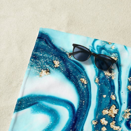 Naam van modern blauw goudkleurig logo strandlaken (In situ)