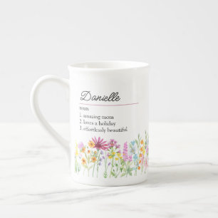 Naamdefinitie met delicate wilde bloemenrand porselein kop