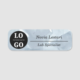 Naamlabel medisch lab-personeel met eigen logo naamplaatje
