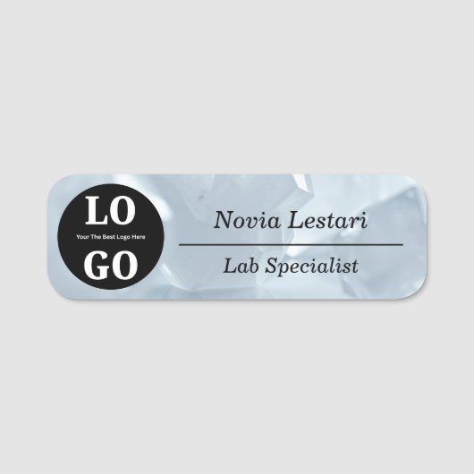 Naamlabel medisch lab-personeel met eigen logo naamplaatje (Voorkant)
