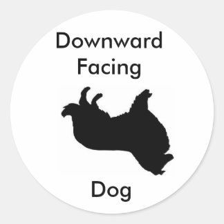 Naar beneden gerichte hond ronde sticker