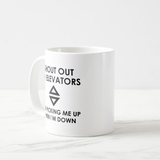 Naar boven gaan met liften koffiemok (Voorkant links)