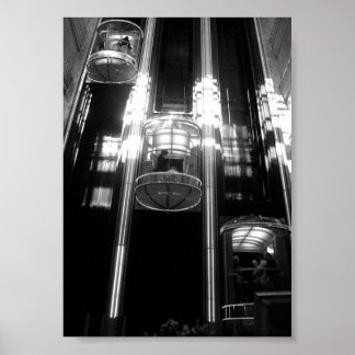 Naar boven, naar beneden en meestal rond poster