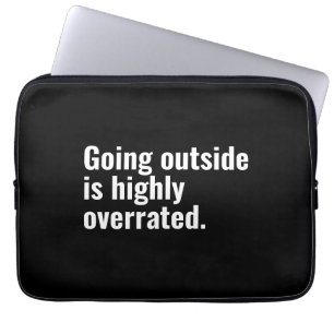 Naar buiten gaan is sterk overschatte basic coole  laptop sleeve
