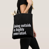 Naar buiten gaan is sterk overschatte basic coole  tote bag (Dichtbij)