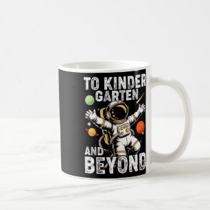 Naar de kleuterschool en verder astronaut terug na koffiemok