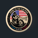 Naar de Sun Road Montana-motor Ronde Button 5,7 Cm<br><div class="desc">Going-to-the-Sun Road,  gedaan in een ,  in nood verkerend symbool. Het is een beroemde schilderachtig drive die in het Nationaal Park Montana en Glacier wordt gevonden.</div>