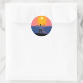Naar de zon begroeten ronde sticker (Tas)