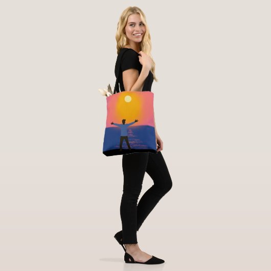 Naar de zon begroeten tote bag (Op model)