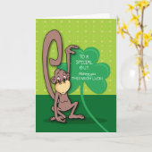 Naar een speciale man, St. Patrick's Day Monkey Kaart (Gele Bloem)