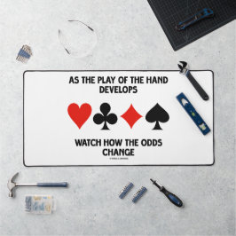 Naarmate het spel van de hand zich ontwikkelt, kij bureaumat