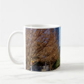 Naast de kerstboom van de Dallas Koffiemok (Links)
