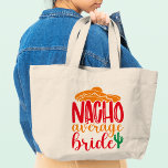 Nacho Gemiddelde bruidsdag Spaanse Sombrero Funny  Grote Tote Bag<br><div class="desc">De Nacho Gemiddelde Bride Spaanse Sombrero Funny Wedding Canvas tassen kenmerkt de tekst "Nacho Gemiddelde Bride" in de leuke moderne scripttypografie die is voorzien van een sombrero- en cactus-plant. Ideaal geschenk voor de bruid voor een vrijgezellenfeest of trouwdag. Ontworpen door Evco Studio www.zazzle.com/store/evcostudio</div>