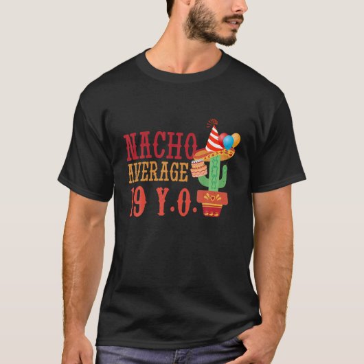 Nacho Gemiddelde leeftijd 19 jaar geboorte Born Ha T-shirt (Voorkant)