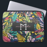Nacht Oerwoud kleurrijk exotisch botanisch patroon Laptop Sleeve<br><div class="desc">Op deze aangepaste laptophoes voor uw personalisatie is een helder gekleurd patroon met flory- en greenery-bladeren met retro-stijl op een niet-zwarte achtergrond te zien.</div>