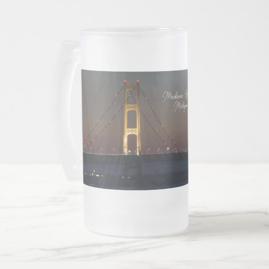 Nacht op Mackinac Bridge Frosted Mok (Voorkant links)
