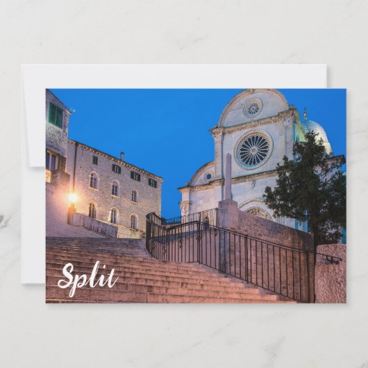 Nacht uitzicht trappen en kerk in Split, Kroatië (Voorkant)