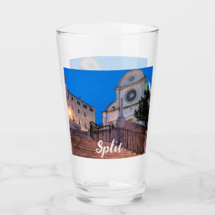 Nacht uitzicht trappen en kerk in Split, Kroatië Glas