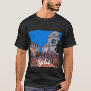Nacht uitzicht trappen en kerk in Split, Kroatië T-shirt