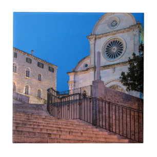 Nacht uitzicht trappen en kerk in Split, Kroatië Tegeltje