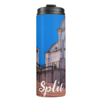 Nacht uitzicht trappen en kerk in Split, Kroatië