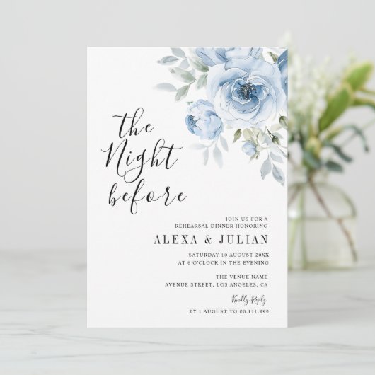 Nacht voor het lichtblauwe bloemenrepetitiediner kaart (Staand voorkant)