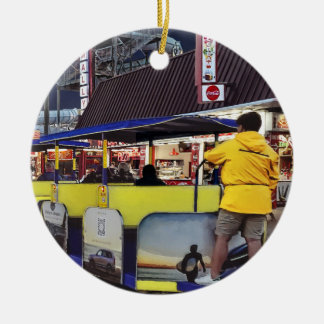 Nachtelijk zicht op Wildwood-tram gezien vanaf de Keramisch Ornament
