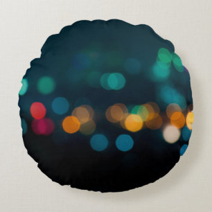 Nachtelijke blauwe bokeh, ontocte achtergrond rond kussen