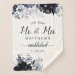 Nachtelijke bloementhew nieuwe Mr & Mrs Pas getrou Sherpa Deken<br><div class="desc">Nachtelijk Bloemen Waterverf weelderig Bloemontwerp met handgeschilderde stengels, wijnstokken, bladeren, bladeren, Waterverf penseelstreken. Kleurrijk marineblauw, stofblauw, donker bijna zwart grijs en hints van Mauve roze. Met handgetekende lijnelementen, swirly chique met de hand geletterde penseelscriptlettertypen en elegante bloemige bovenrand - de nieuwe Mr & Mrs Naam Vastgesteld & Datum, Monogram Pas...</div>