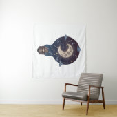 Nachtelijke hemel en huisje in een gloeilamp wandkleed (In Situ (horizontaal))