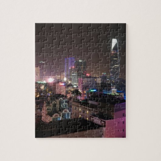 Nachtelijke stad van Ho Chi Minh City. Legpuzzel (Verticaal)