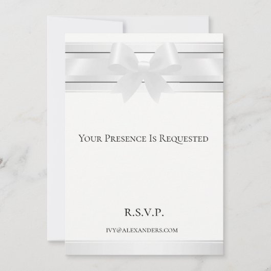 Nachten in wit satijn op witte formele uitnodiging (Voorkant)