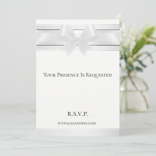 Nachten in wit satijn op witte formele uitnodiging (Staand voorkant)