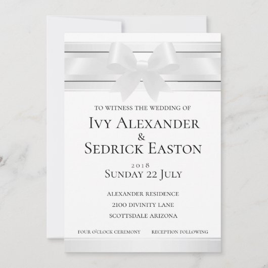 Nachten in wit satijn op witte formele uitnodiging (Achterkant)