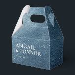 Nachthelder Sterren Marineblauw Wit Bedankdoosjes<br><div class="desc">Elementen: waterverf achtergrond,  serif en sans serif lettertypen. Kleuren: blauw,  wit,  zilver,  marineblauw. Thema's: ruimte,  sterren,  nacht,  een nacht onder de sterren,  geschreven in de sterren,  hemels,  hemels,  modern,  eigentijds,  avondhuwelijk,  buitenhuwelijk. Collectie: Nachtelijke Sterren Marineblauw Witte Trouw Suite. Producttype: Favorietendoos - Gable</div>