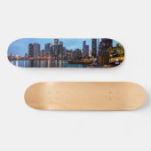 Nachtnacht bij de marine pier persoonlijk skateboard (Horizontaal)