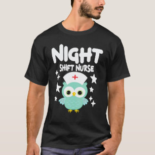 Nachtploeg verpleegster Verpleegster slaapt overd T-shirt