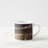 Nachtreflecties op de brug over de Oakland Bay. Espresso Kop (Rechts)