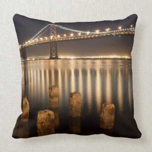 Nachtreflecties op de brug over de Oakland Bay. Kussen