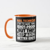 Nagelstylist I Probeer Dingen Grappig Te Maken Uit Mok (Links)