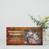 Nagemaakte geoliede houten plank gepersonaliseerd save the date (Staand voorkant)