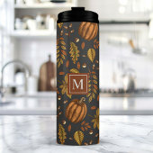 Naherfstpompoenpatroon van de fall Leaves Monogram Thermosbeker