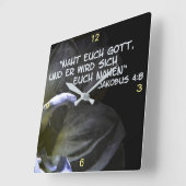 Naht euch moet... vierkante klok (Hoek)